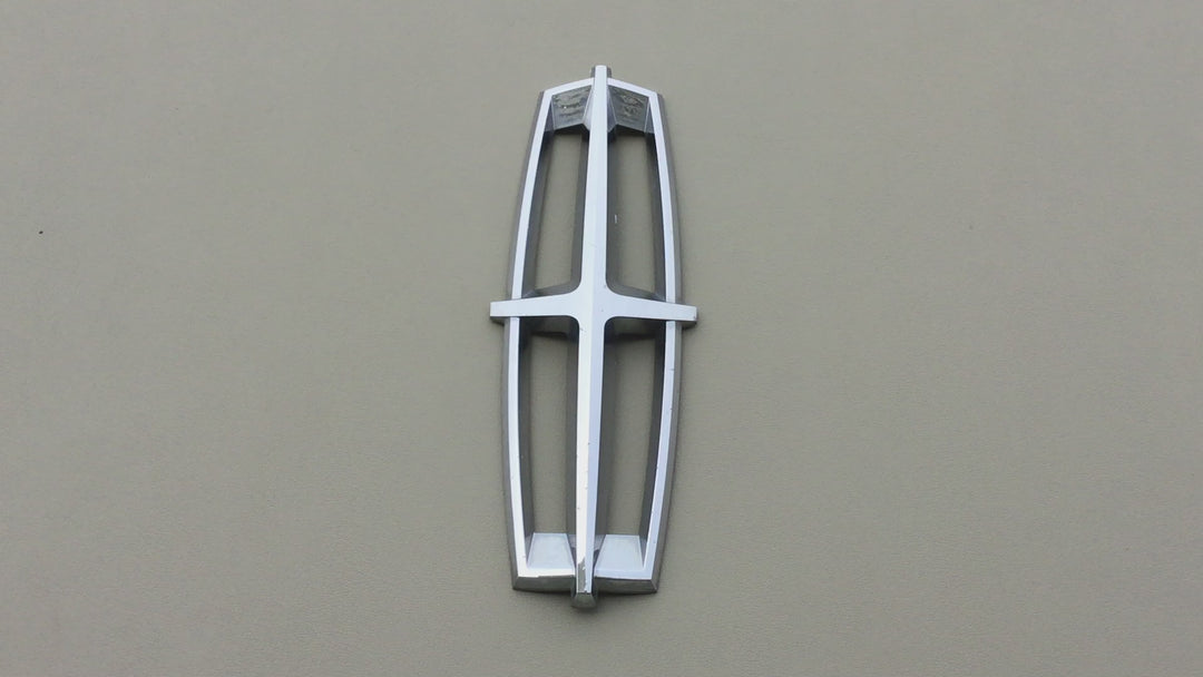 2010-2012 Lincoln MKT Front Grille Emblem