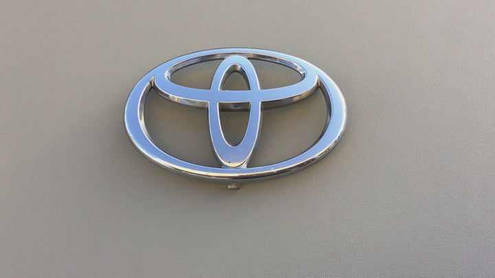 2003-2005 Toyota 4Runner Grille Emblem