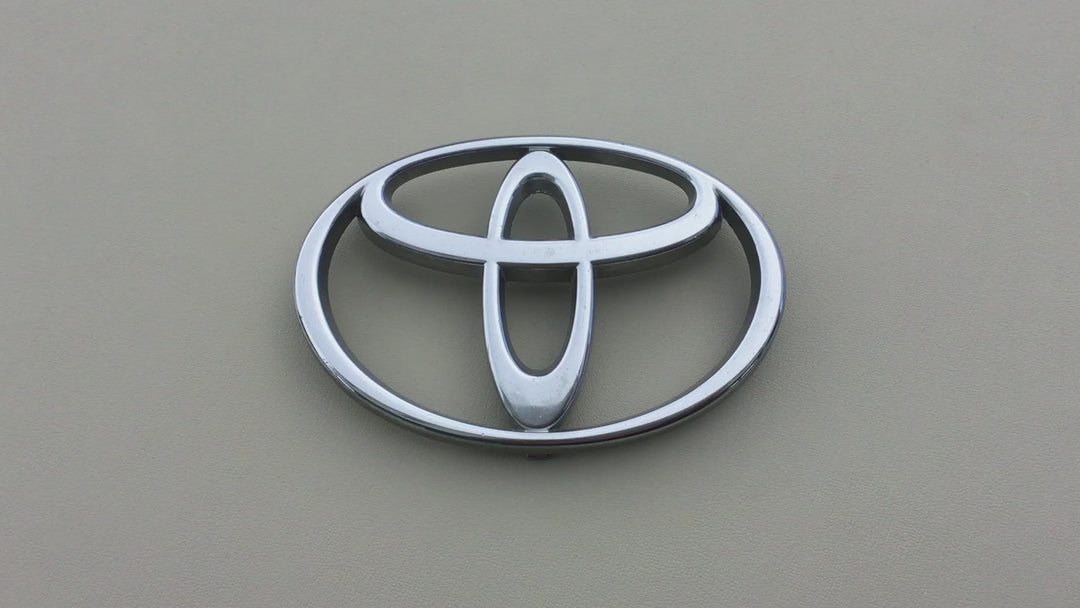 2000-2002 Toyota Tundra Grille Emblem